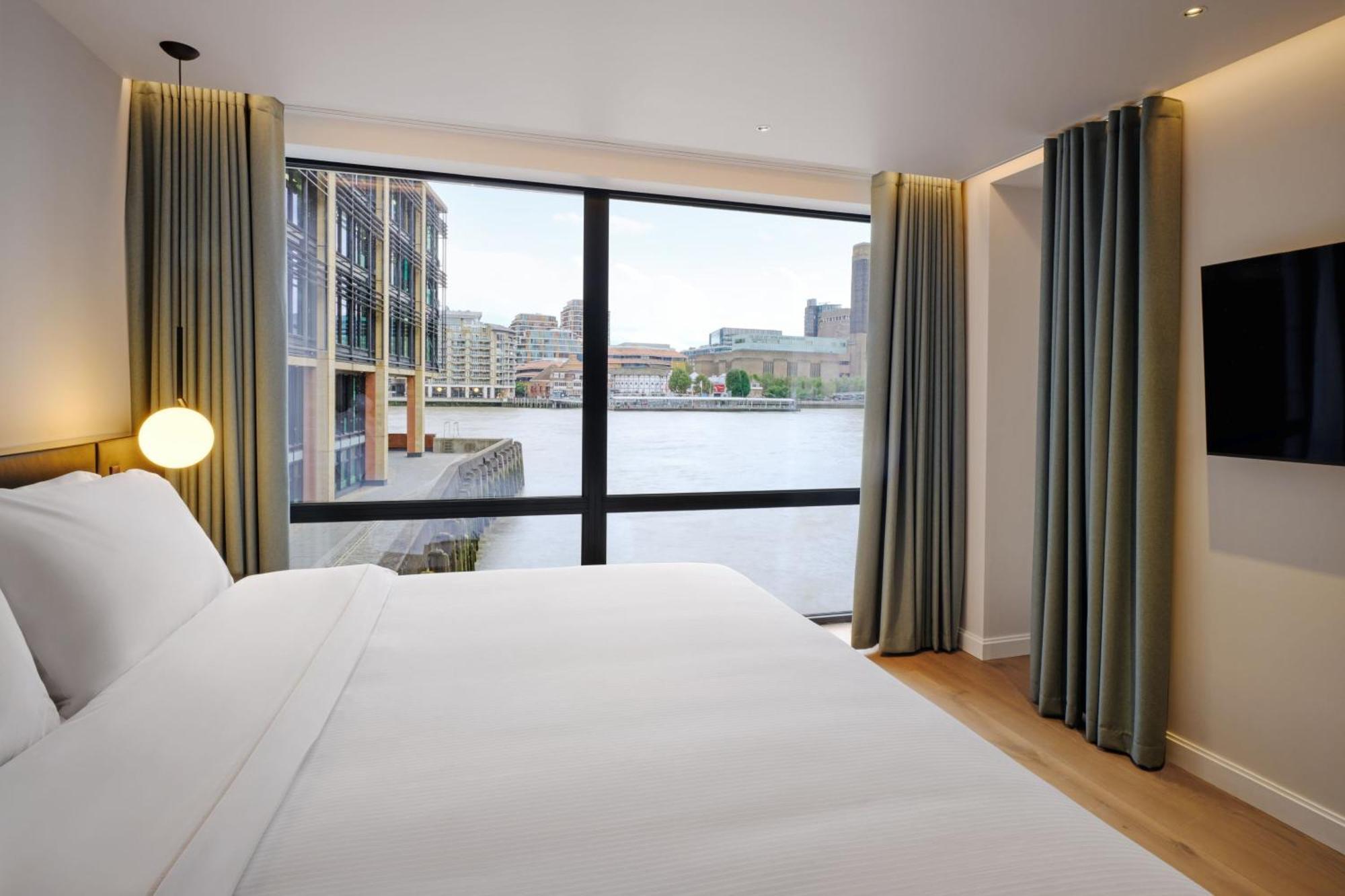 The Westin London City Εξωτερικό φωτογραφία A bedroom at the London Bridge Hotel