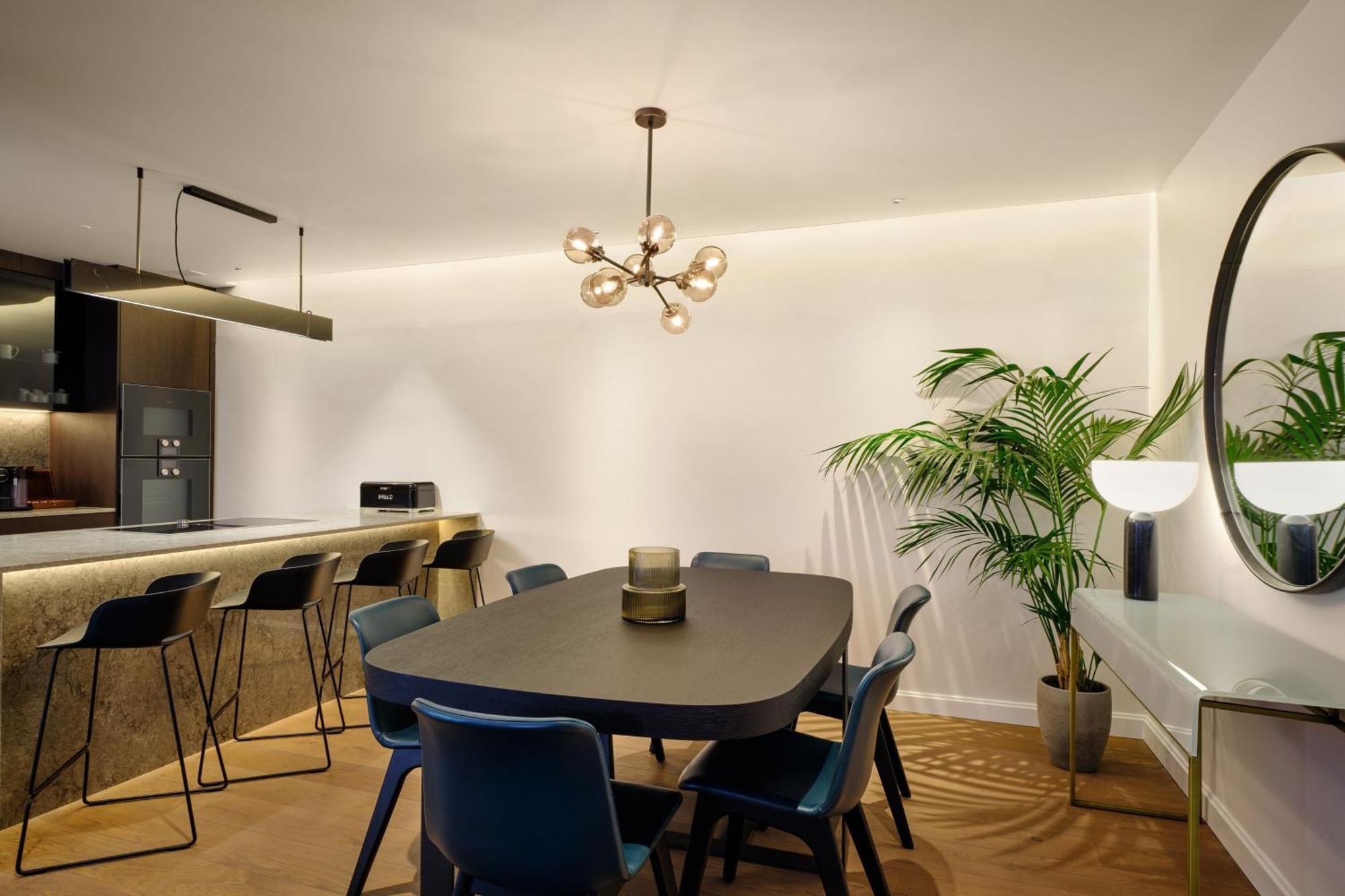 The Westin London City Εξωτερικό φωτογραφία A dining room in a London apartment